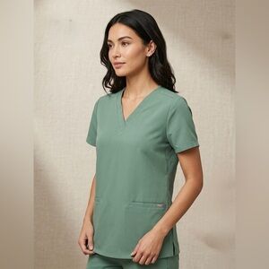 FIGS Casma Three-Pocket Scrub Top - Moss Green (Size Small)